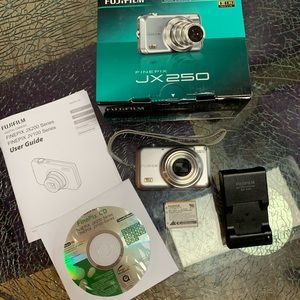 Fuji - Finepix JX250 - 14mp Digital Camera